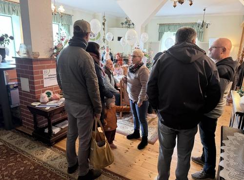 Bürgerbus beim Ostermarkt in der Waldschule Pausin